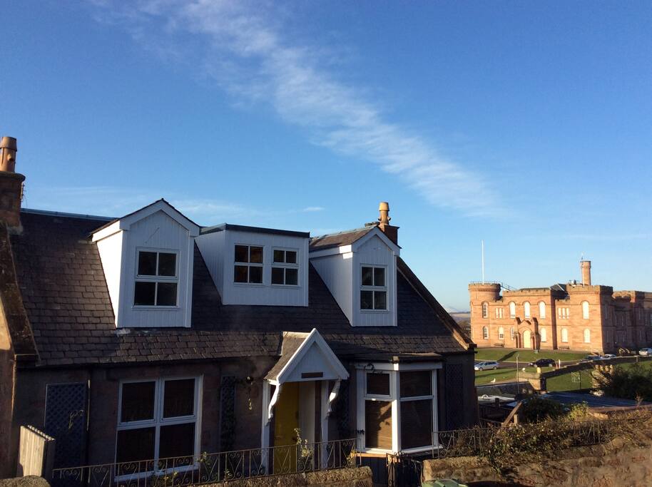 Lovely double bedroom with Castle views Houses for Rent in Inverness