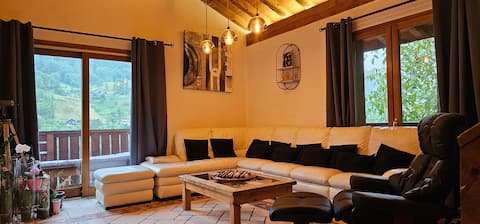 Chalet with sauna, jacuzzi, 3 valleys  

Reviews