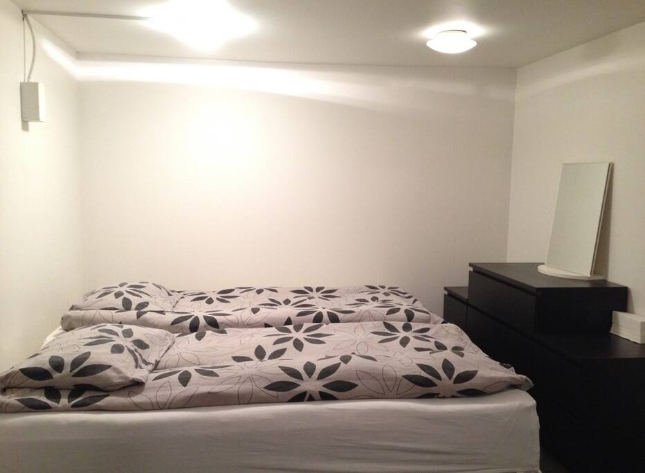 Beds and drawers with mirror