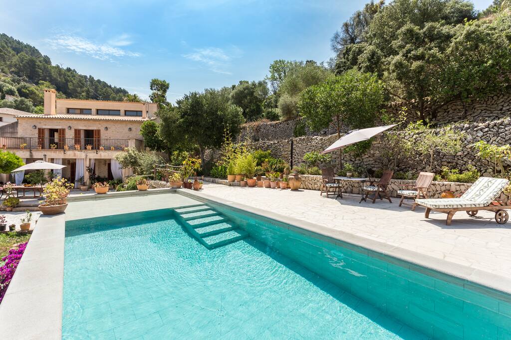 Garden with pool area
