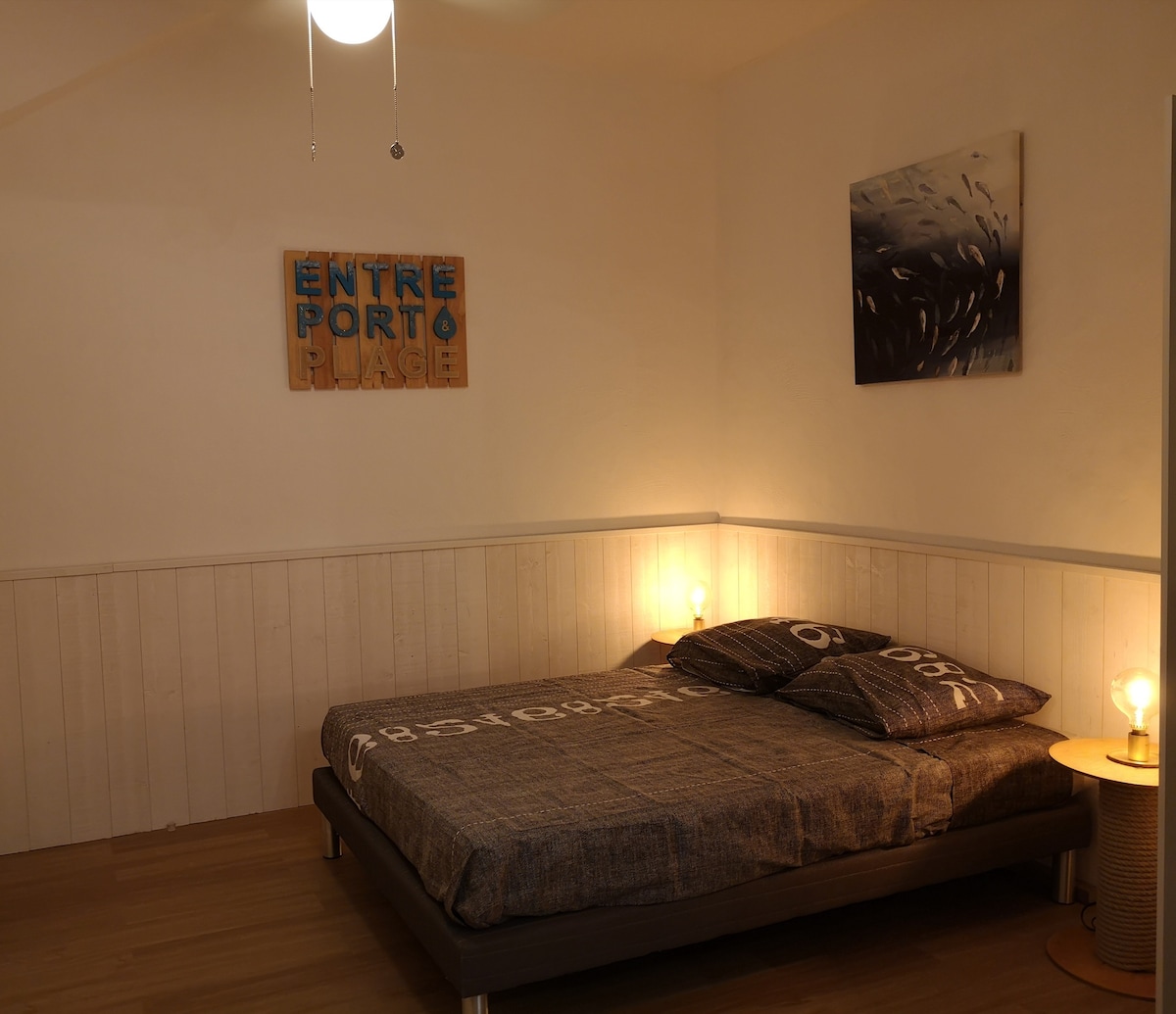 Alcove room with 140x190 bed and wardrobe