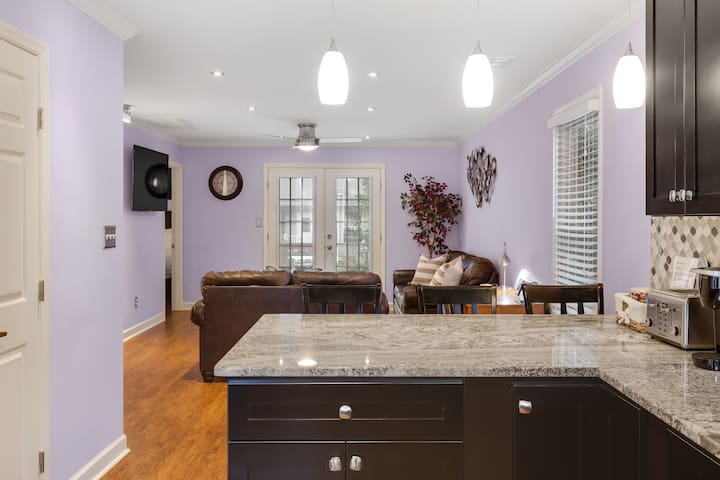 Townhouse minutes from Downtown