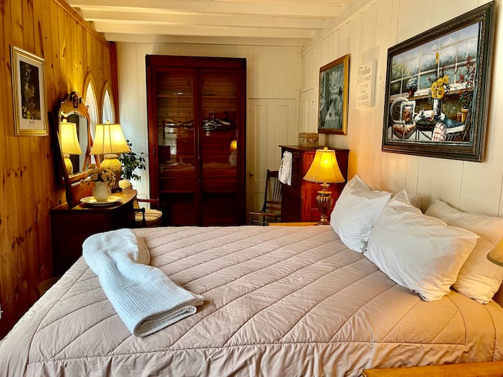 Spavaća soba 1 - bračni krevet (160x200) - prvi kat