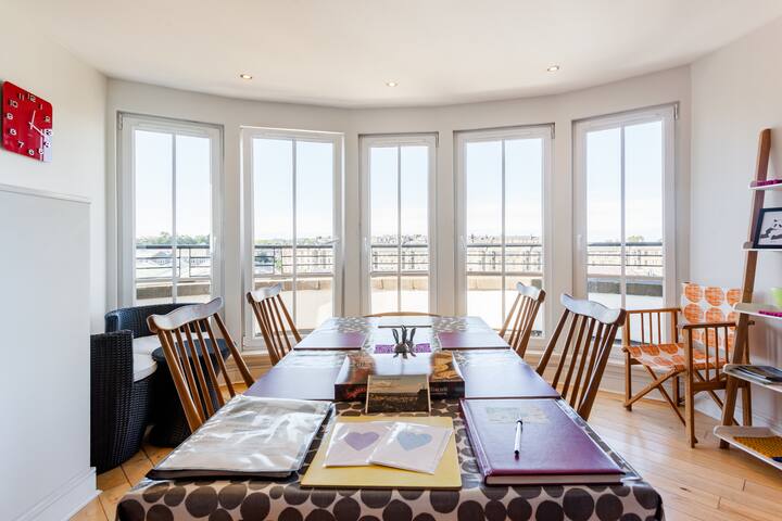 Stunning Penthouse, Free Parking! gallery image 4