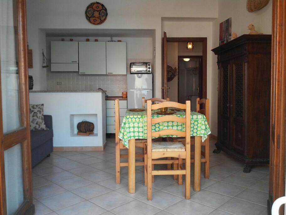 Spazioso soggiorno zona pranzo