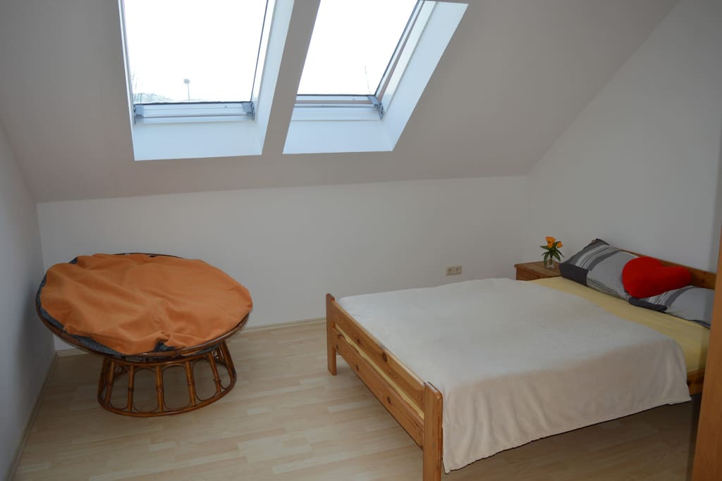 Schlafzimmer 2