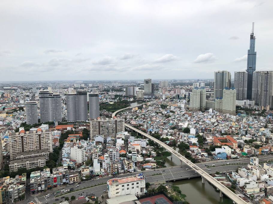 Breezy high floor apartment with superb view of HCM City and the meandering river beyond. Direct unblocked view of the tallest building (Tower 81) in Vietnam and Indochina Peninsula.