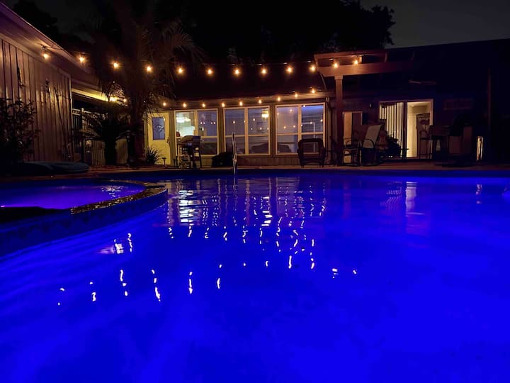 A Beautiful Family Home In A Quiet Neighborhood. - Seabrook, TX