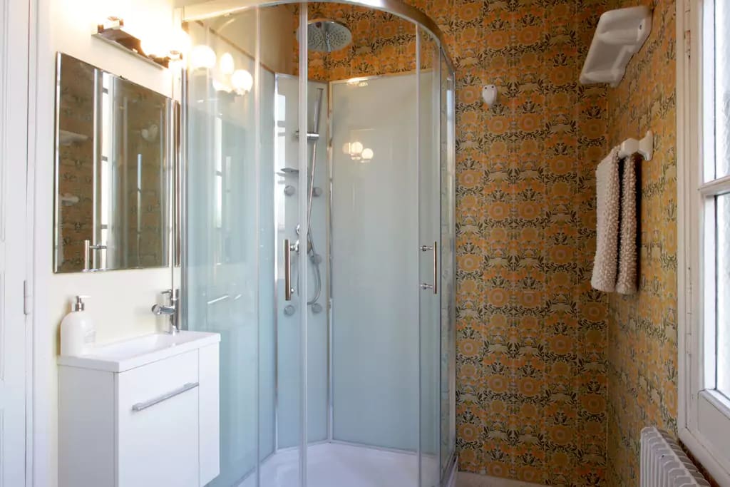 En Suite Shower Room