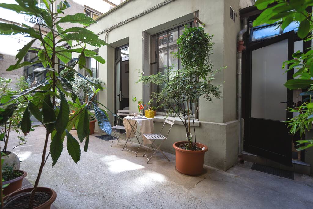 La Maisonnette courtyard ( not private) but accessible : )