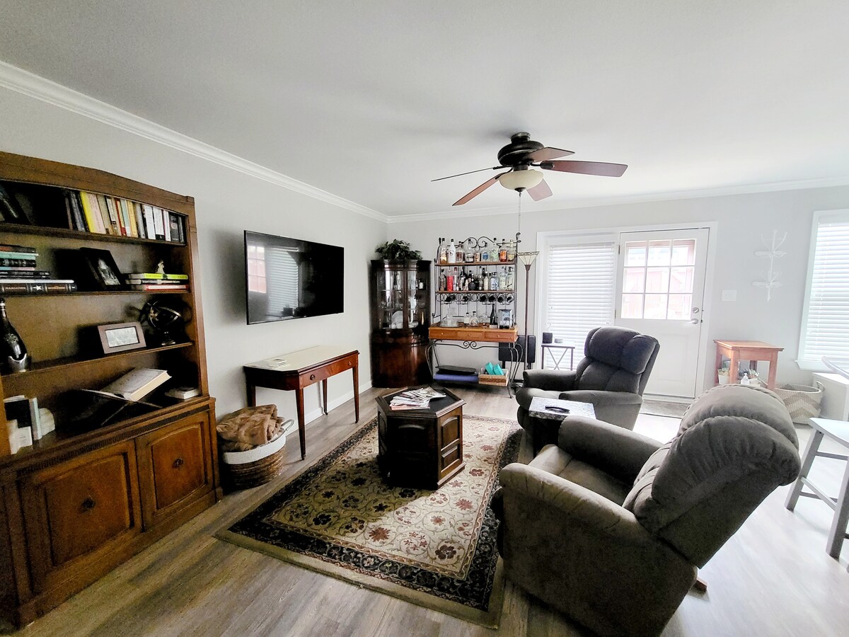 Suite in updated townhome