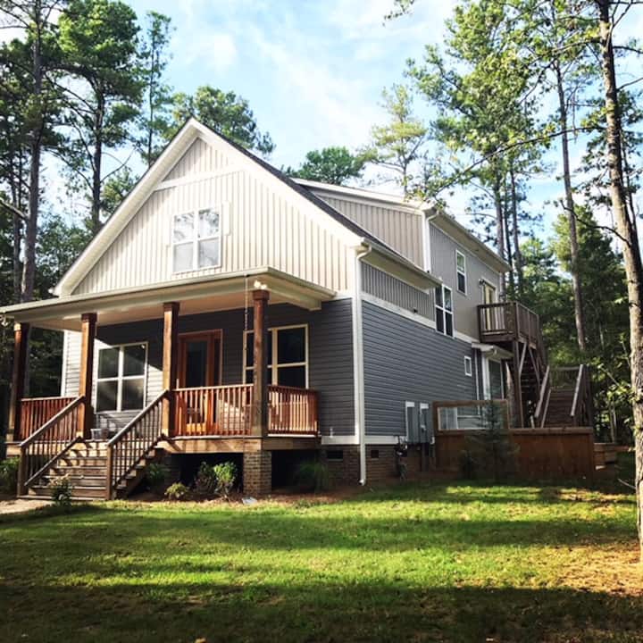 Private Paradise (Sleeps 8 comfortably) + HOT TUB
