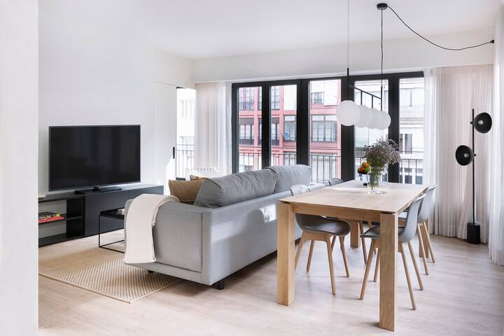 CERDÀ – Spacious Apartment in Barcelona Eixample gallery image 3