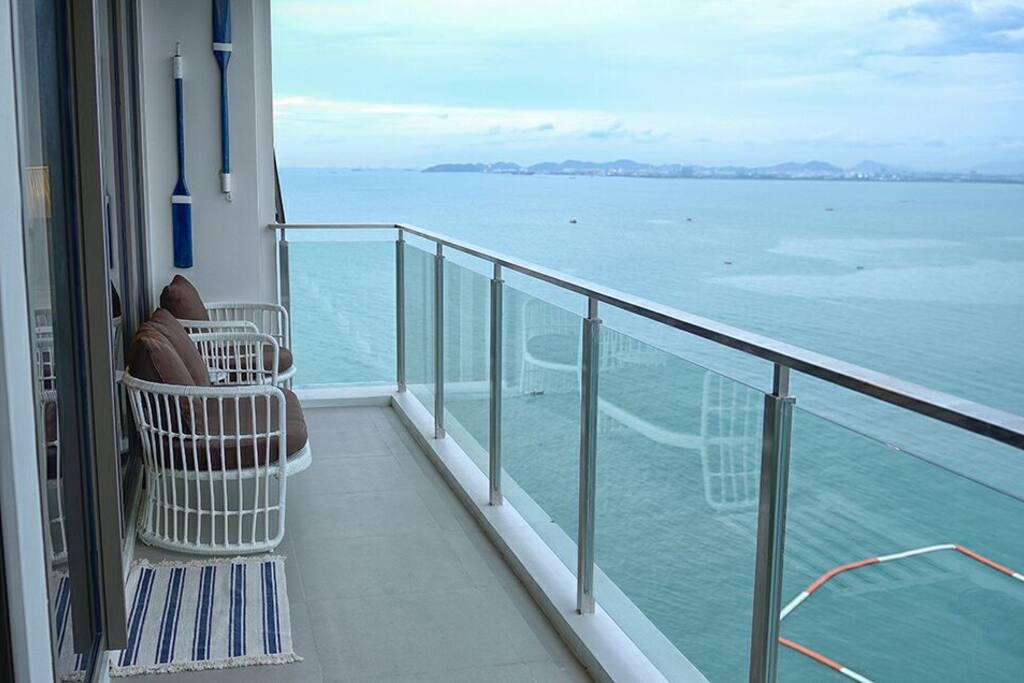 Stunning ocean view from the balcony