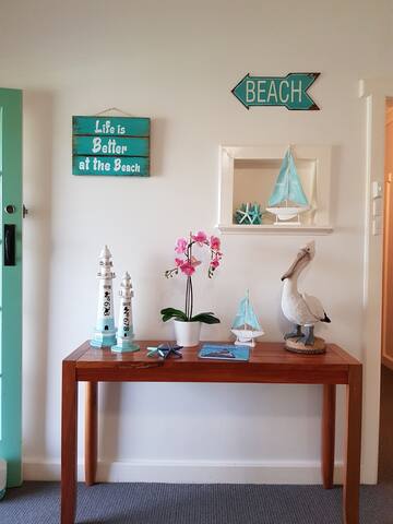 Little Ledge Beach House only 200m from the water