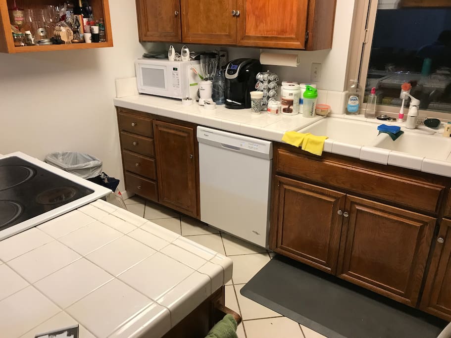 Full kitchen