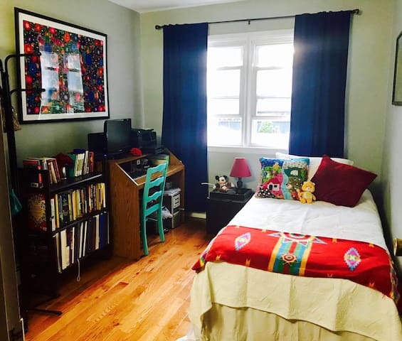 City Sanctuary Minutes From NYC :)))