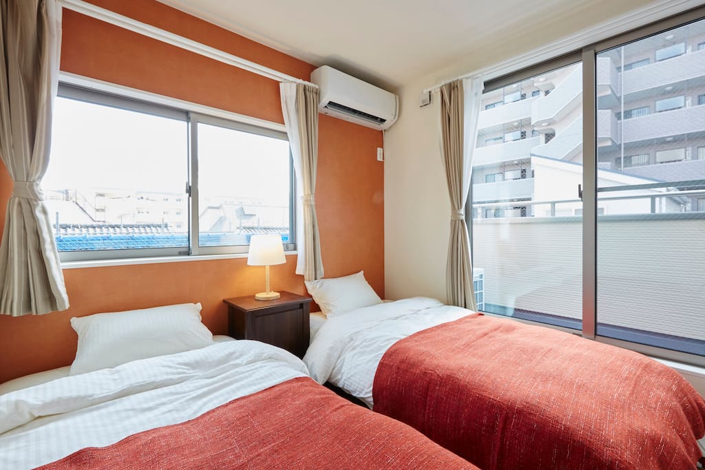 Air conditioning/Comfortable 2single bed/balcony/closet/window/heating/