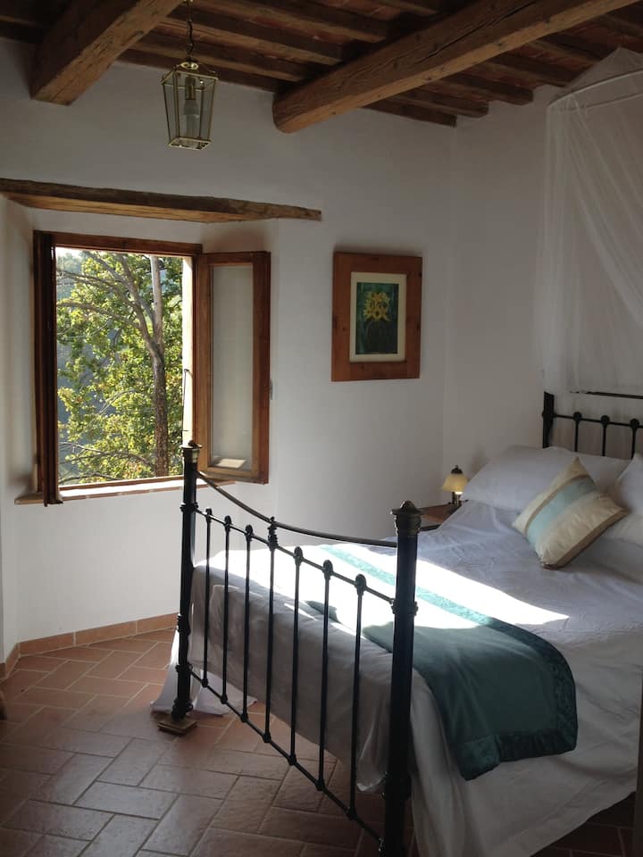 Second bedroom with double bed and views onto Monte Vettore