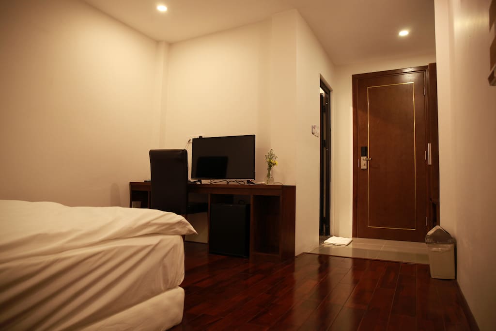 Working desk, free Wifi and Cable TV