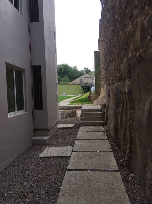 Acceso directo a alberca y jardín de uso común
