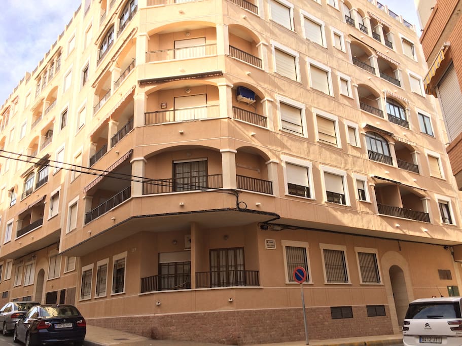 Fachada del edificio. Frontage of the building.