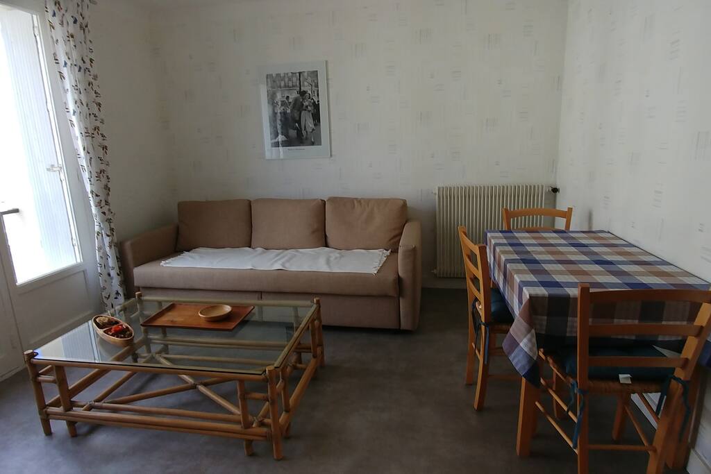 Salle à manger avec convertible