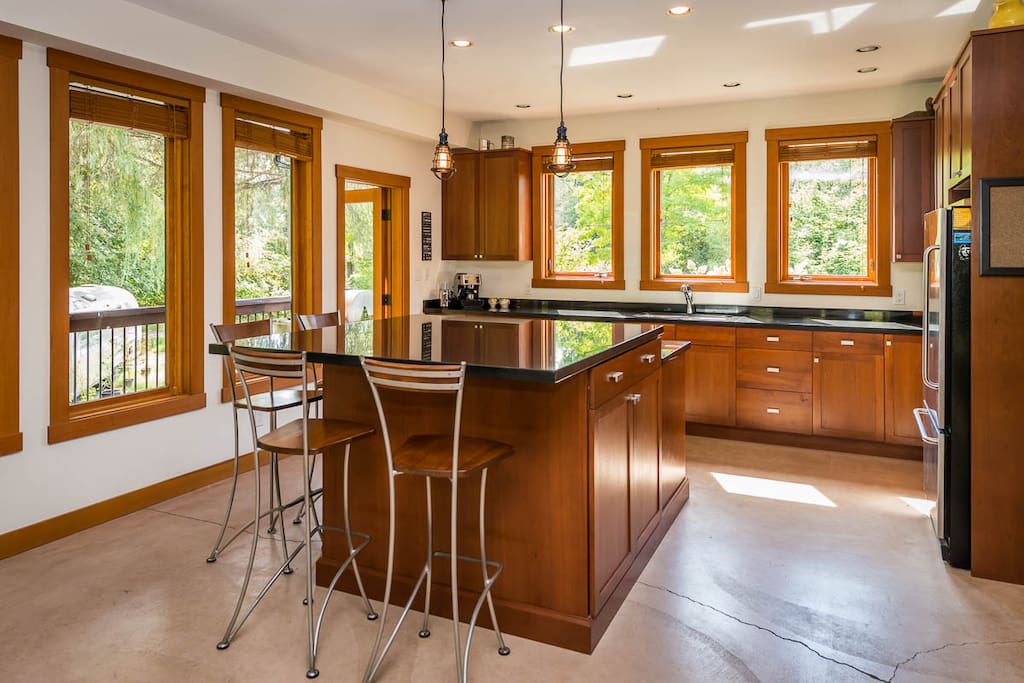 ISLAND KITCHEN