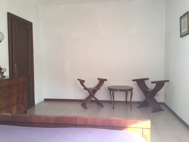 الغرفة الكبيرة في الطابق الأول