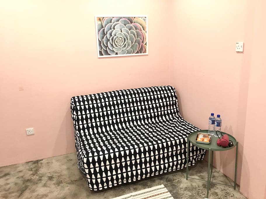 Sitting Area/Double Sofa Bed