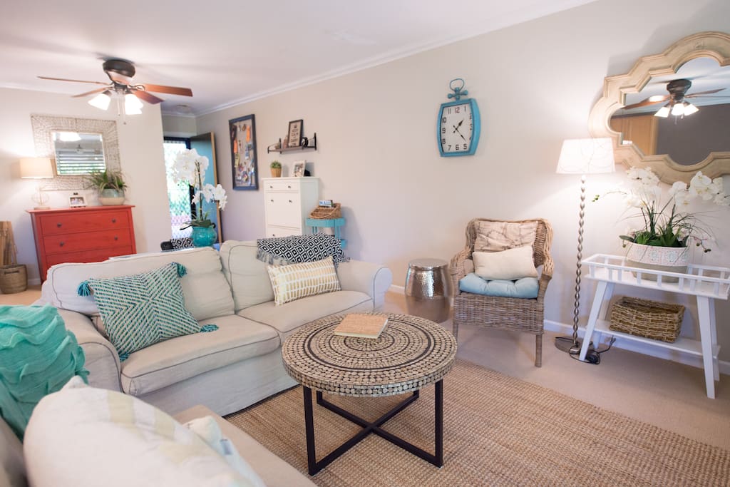 living room w/fold out sofa