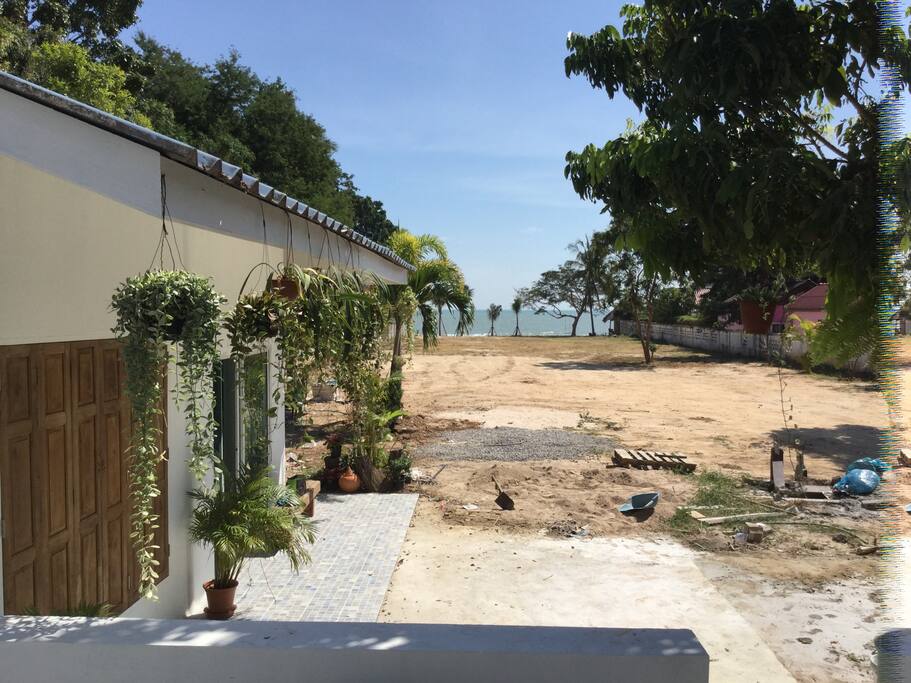 Small Cozy house on beach front land