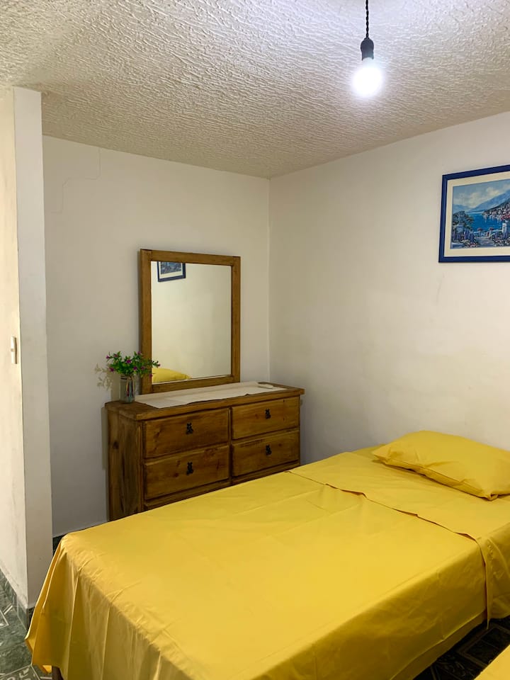 Chumba cha kulala chenye vitanda vya mtu mmoja