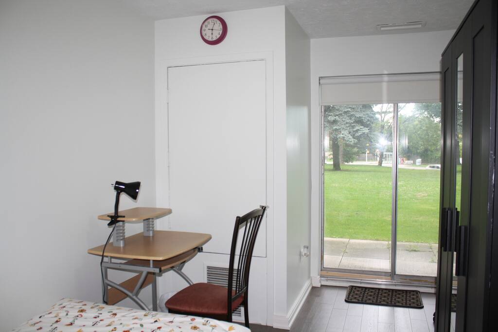 2nd bedroom with twin size bed.