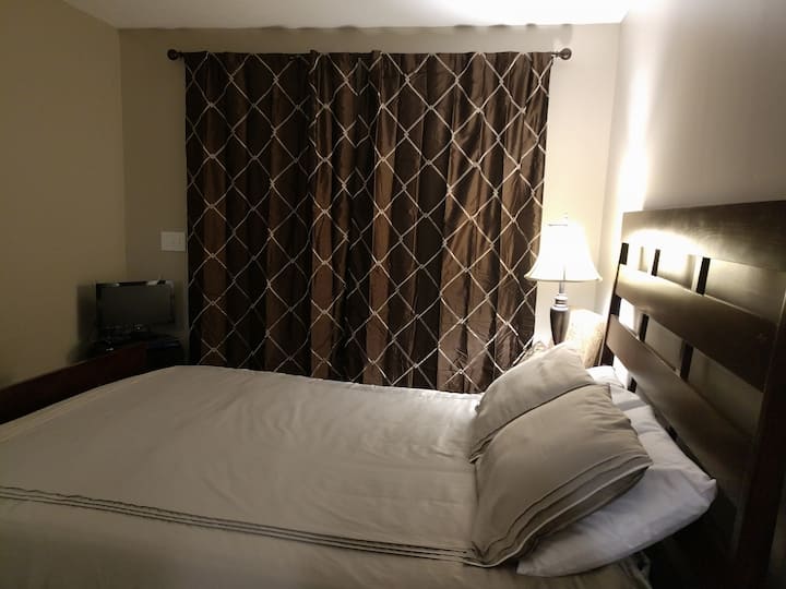 3 - та спалня - всички спални имат изглед и се свързват с стаята за три сезона