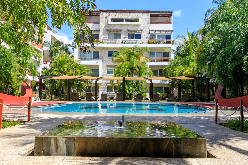 Jacuzzi,Tub,Chair,Furniture,Pool