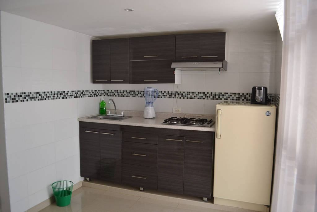 Cocina equipada con los utensilios básicos de cocina.