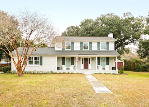 Top performing Airbnb: Rockin’ Robin - Family sized great location! in Mount Pleasant