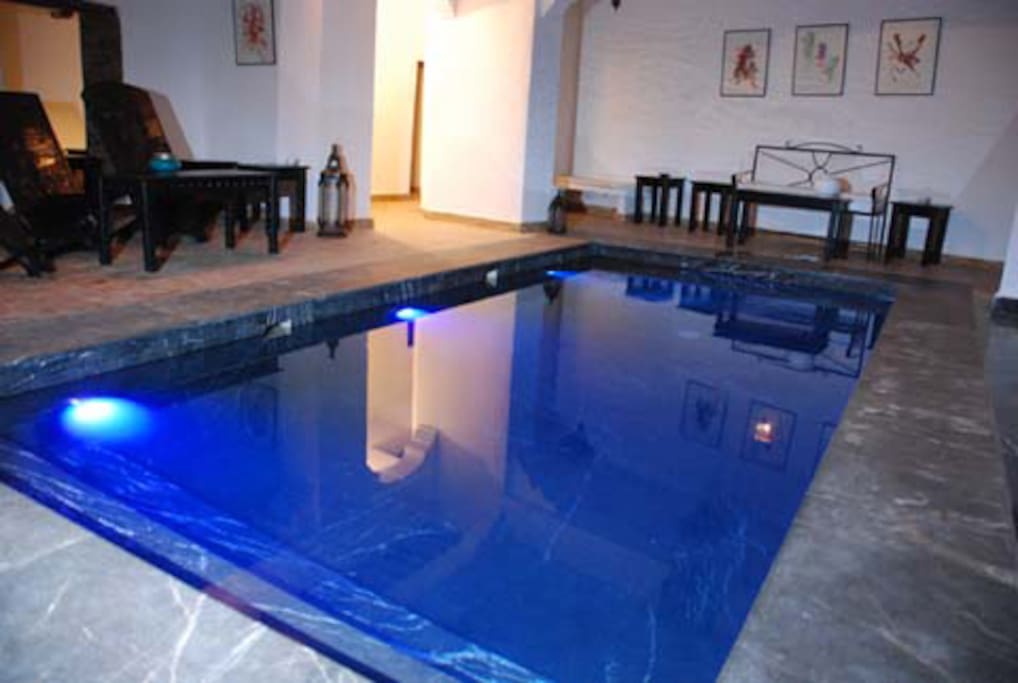 swimming-pool with black