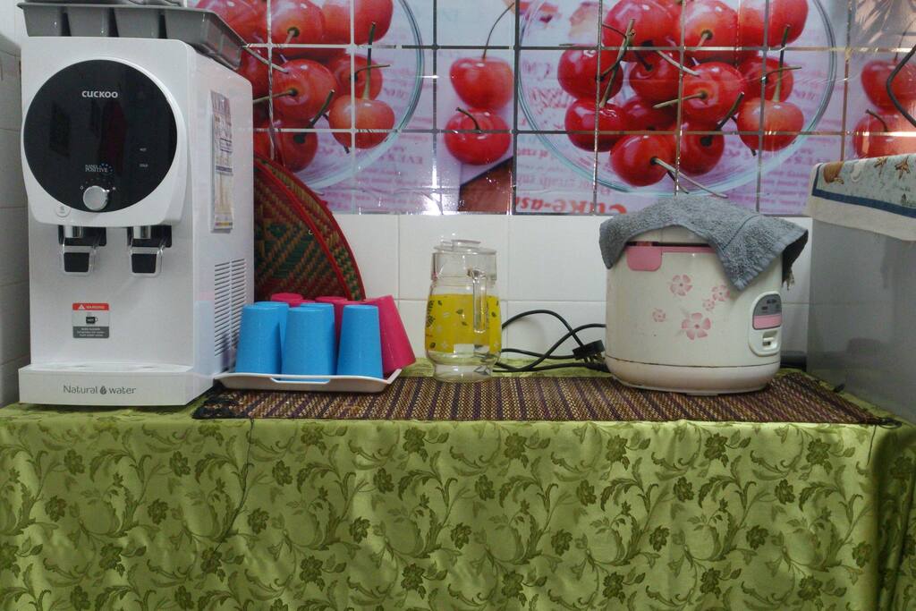 kitchen( drinks water dispenser space)