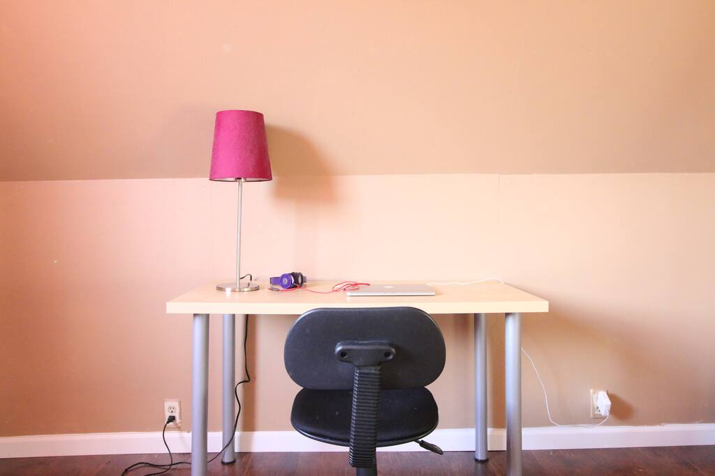 Desk, chair & lamp.