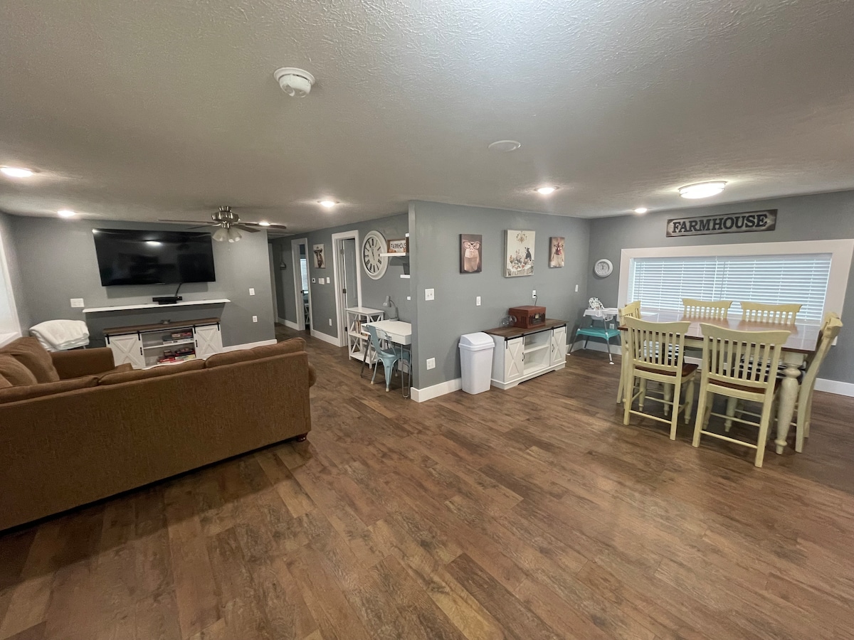 Mwonekano kutoka kwenye eneo la sinki la jikoni. 