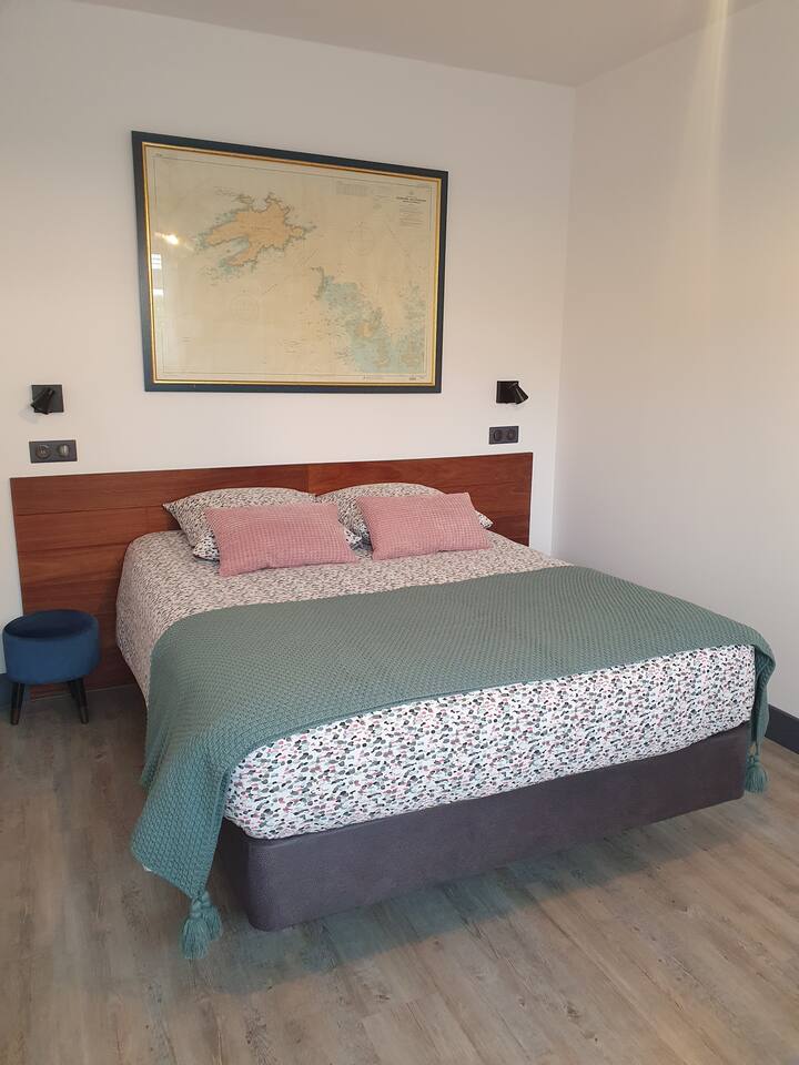 Lit et sommier 140 X 190 neufs (février 2023)