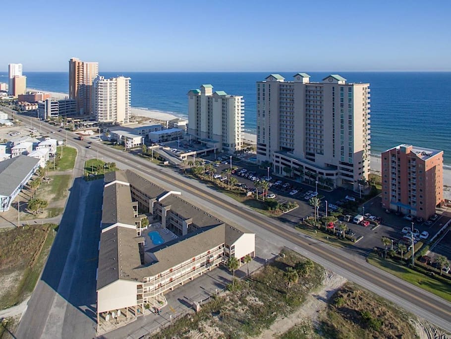 Centrally located between the Beach & Bay in the heart of Gulf Shores
