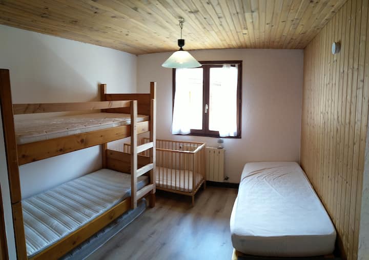 chumba cha kulala cha 2 : kinalala kitanda cha 3 + kitanda cha godoro 1