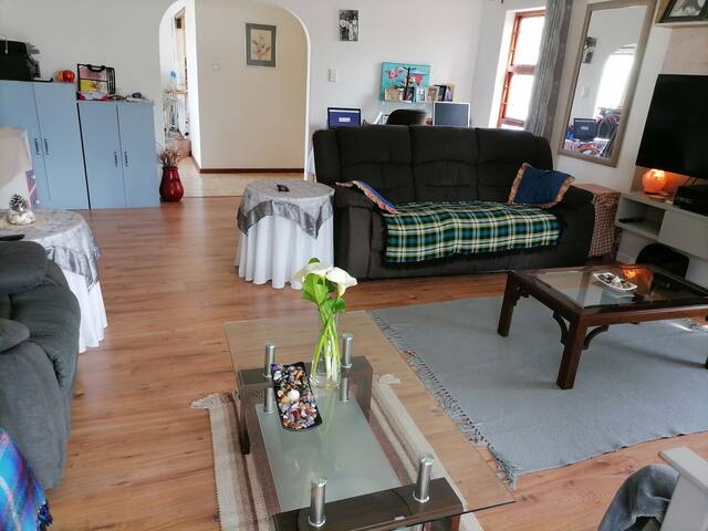 Pine-Tree Home gallery image 3