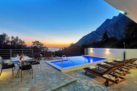 Holiday home Sergio w/heated pool Makarska Riviera