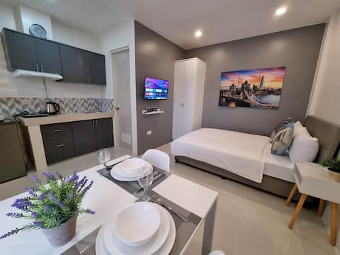 Cozy London Inspired w/ Wi-Fi, Netflix & Parking