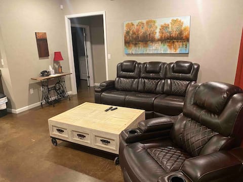 Successful Airbnb property: Rustic Retreat W/King - close to downtown : C in Jonesboro