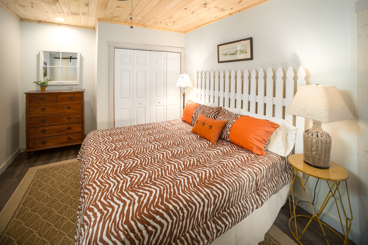 下层加大双人床卧室